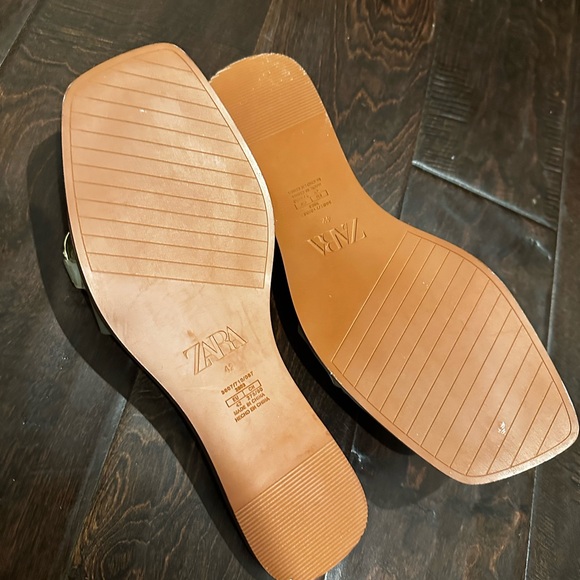 Zara Metal Chain Flat Sandals (Cute 🚨 Alert) - Picture 4 of 4